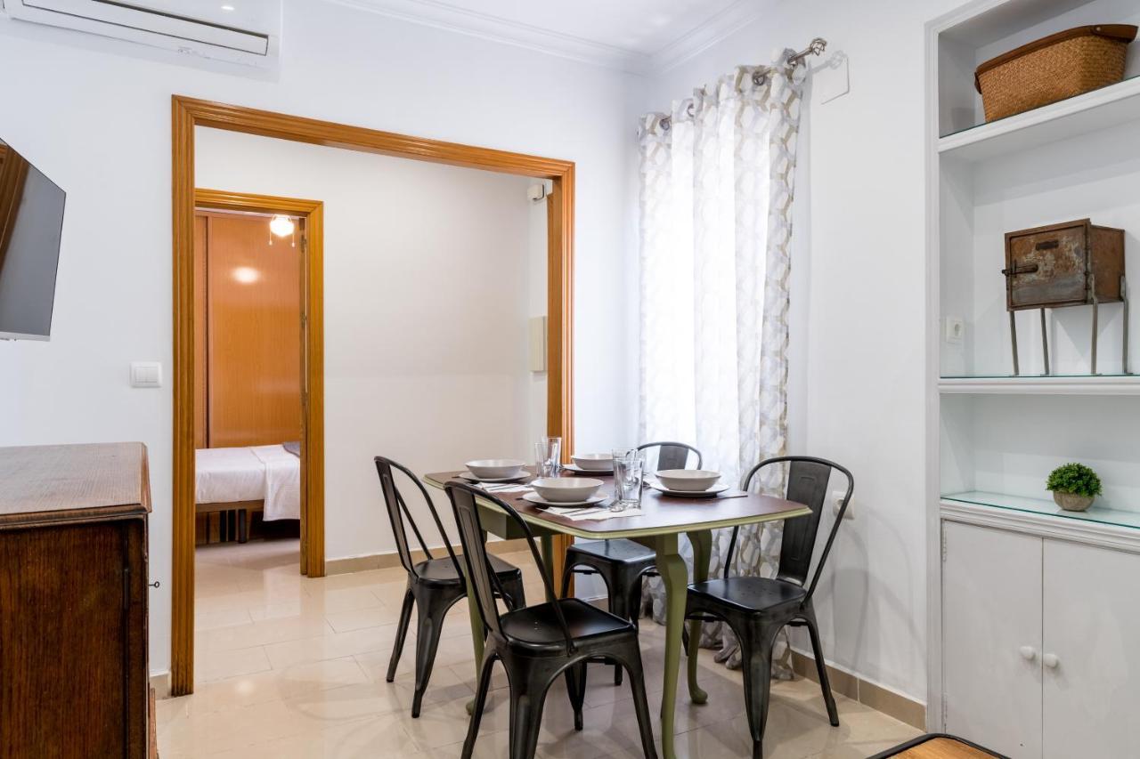 Holi-Rent Salado Apartment เซบีญา ภายนอก รูปภาพ