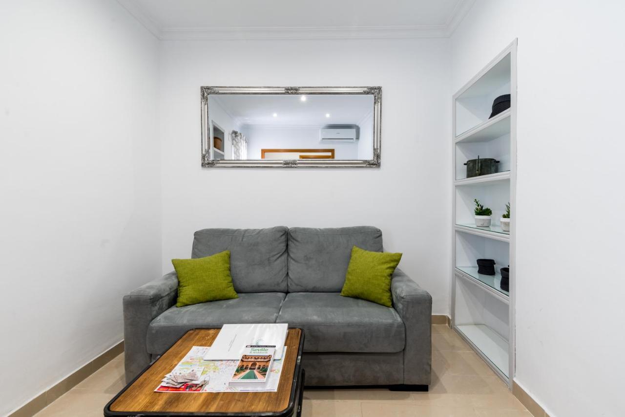 Holi-Rent Salado Apartment เซบีญา ภายนอก รูปภาพ