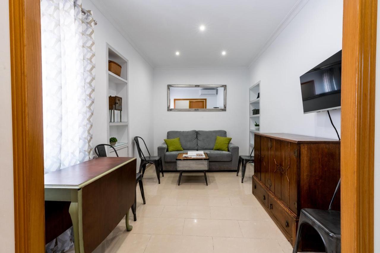 Holi-Rent Salado Apartment เซบีญา ภายนอก รูปภาพ