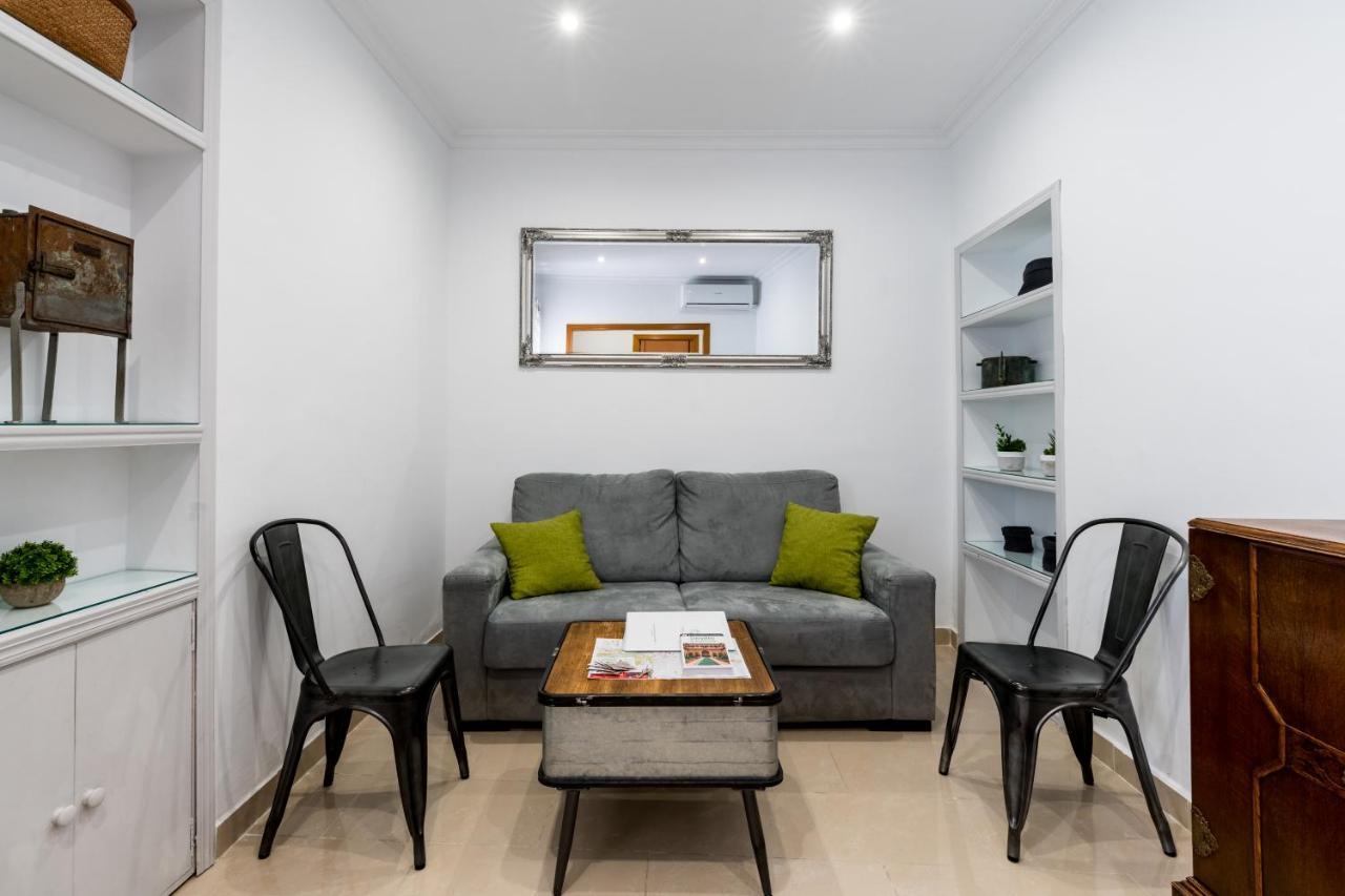 Holi-Rent Salado Apartment เซบีญา ภายนอก รูปภาพ