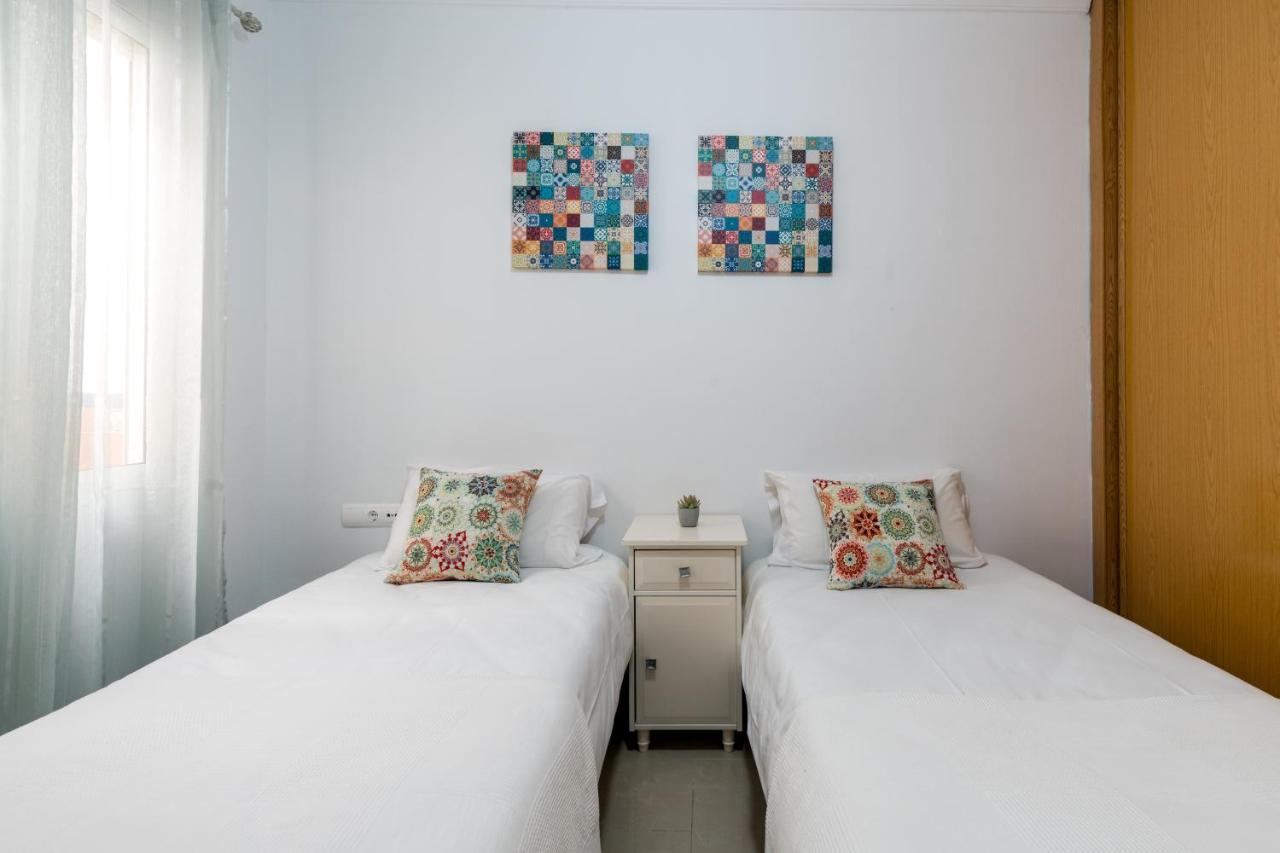 Holi-Rent Salado Apartment เซบีญา ภายนอก รูปภาพ