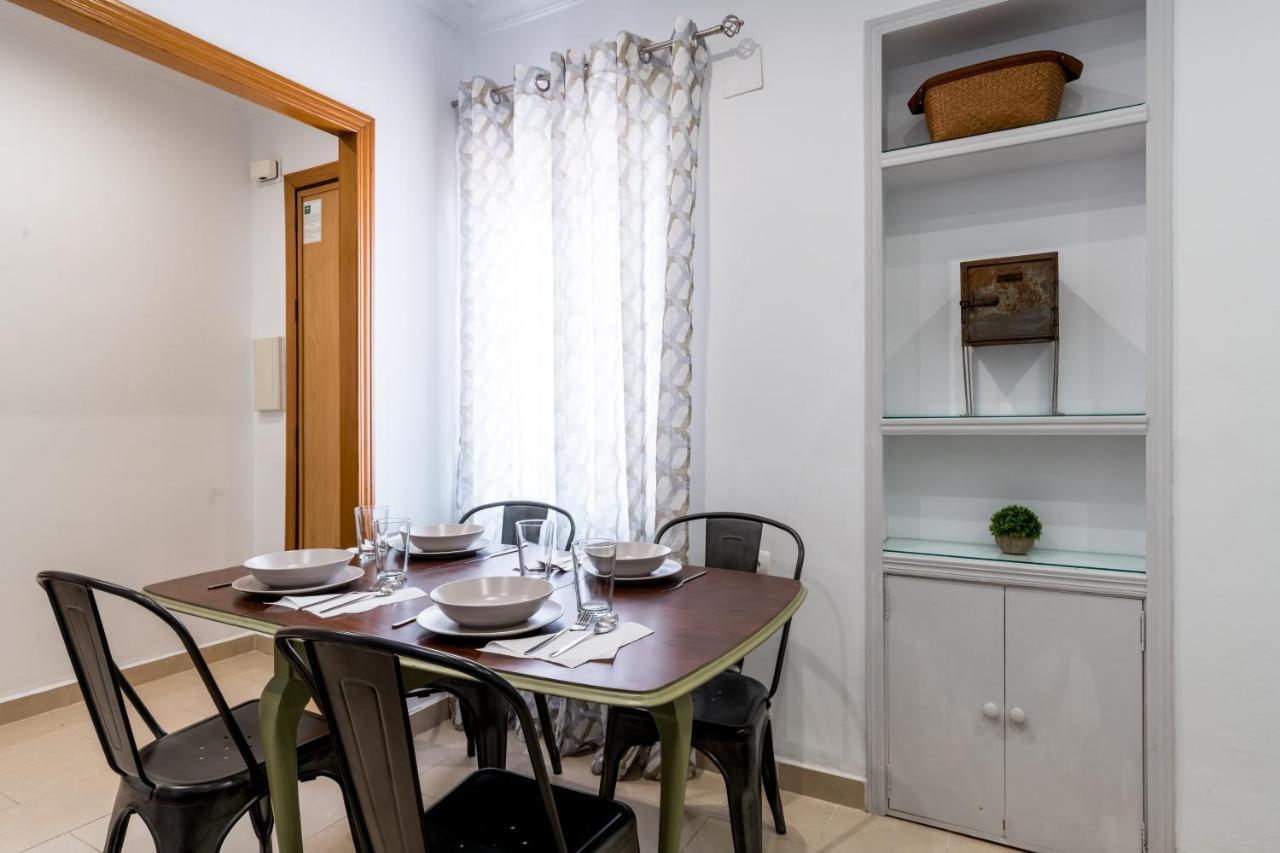 Holi-Rent Salado Apartment เซบีญา ภายนอก รูปภาพ